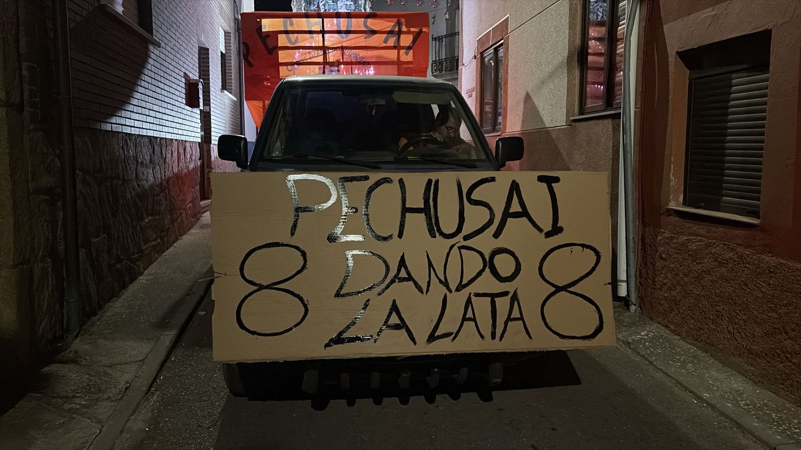 Desfile de carrozas en Pereña