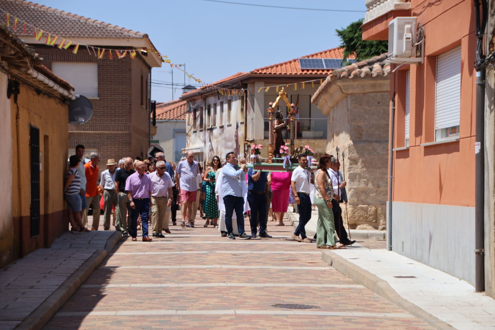 Castellanos de Villiquera Misa y procesión