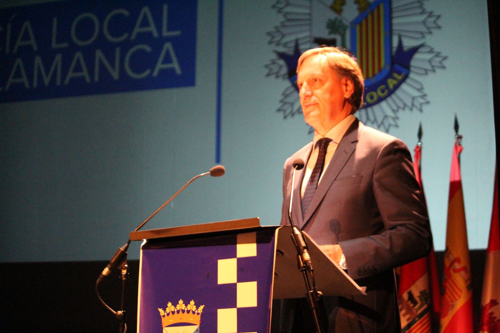 entrega-de-medallas-de-reconocimiento-a-la-policia-local-63