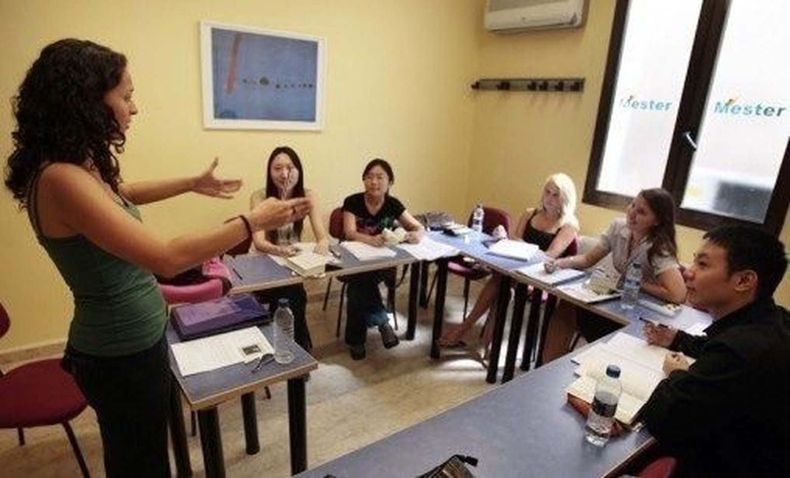 La Junta promociona la oferta idiomática de Castilla y León con instituciones y agencias educativas de China