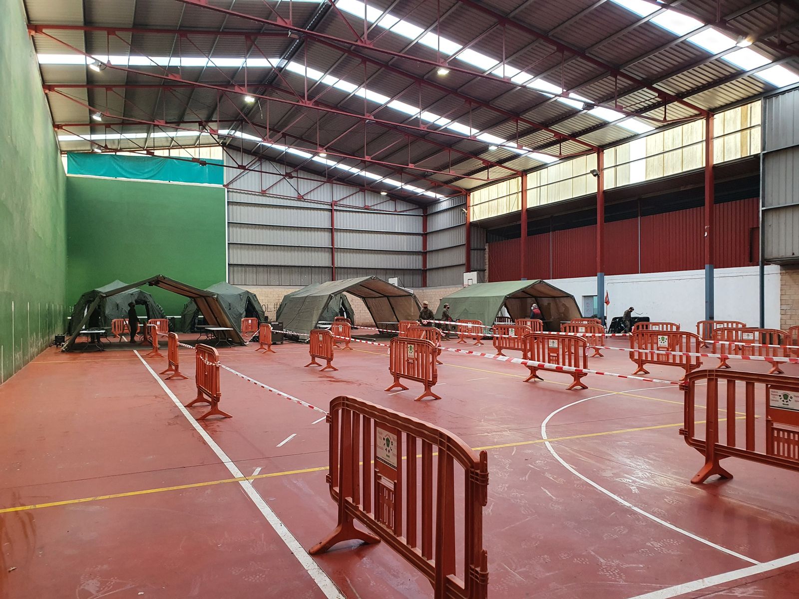 Montaje de tiendas en Monfarracinos