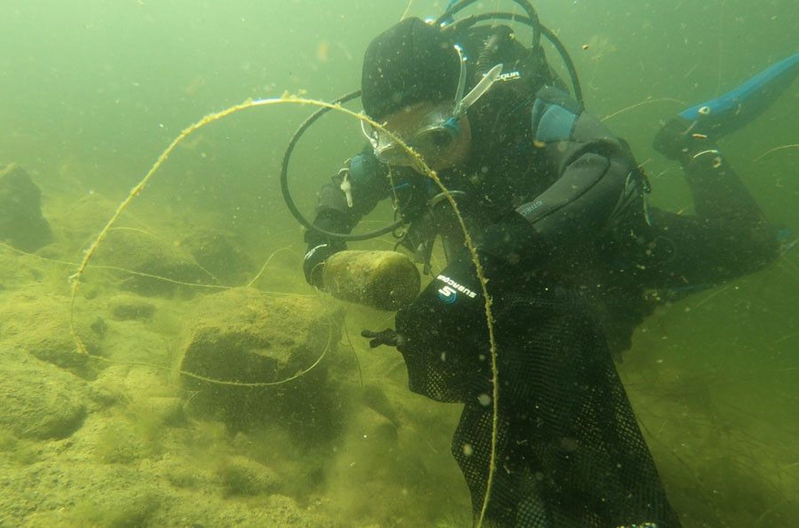 Lago limpieza submarina sanabria