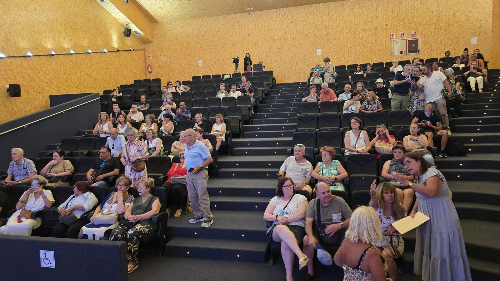 El concejal de Fomento, Fernando Carabias, preside el sorteo de la nueva promoción de vivienda pública de alquiler en el barrio de Capuchinos