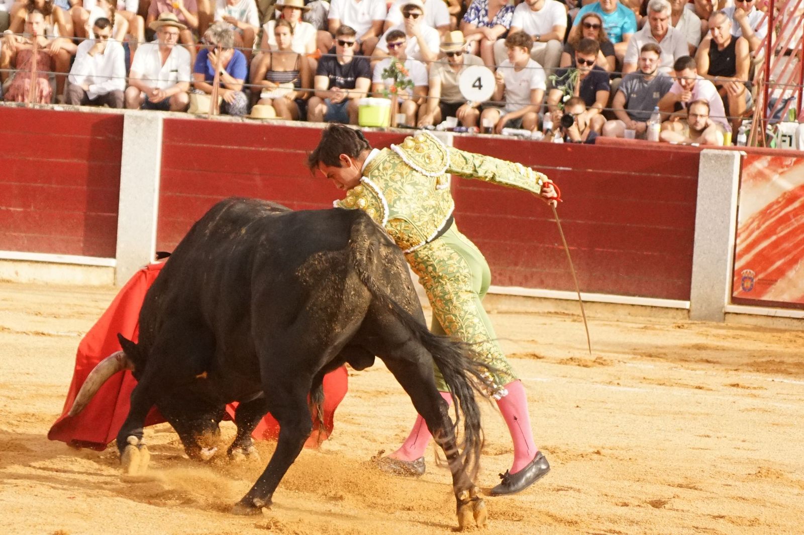 Javier Castaño se despide de Guijuelo y Damián Castaño, su hermano, e Ismael Martín salen a hombros en Guijuelo