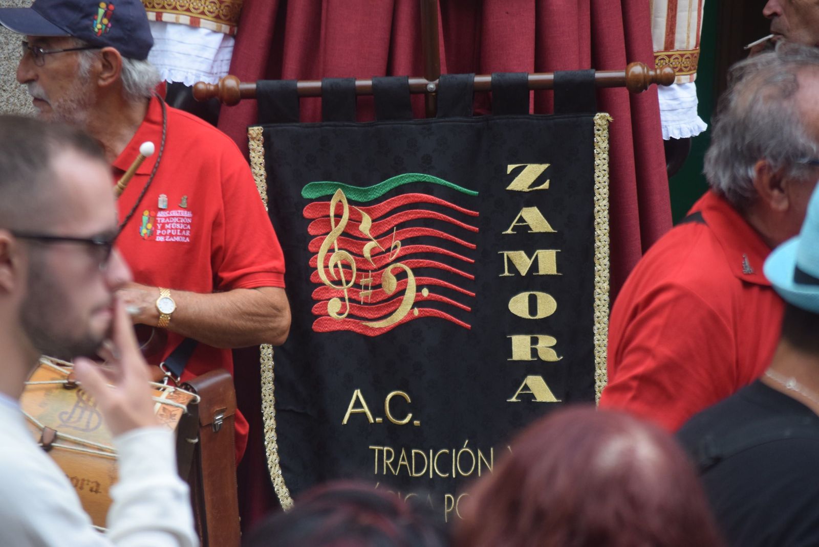 pasacalles-gigantes-y-gigantillas-4