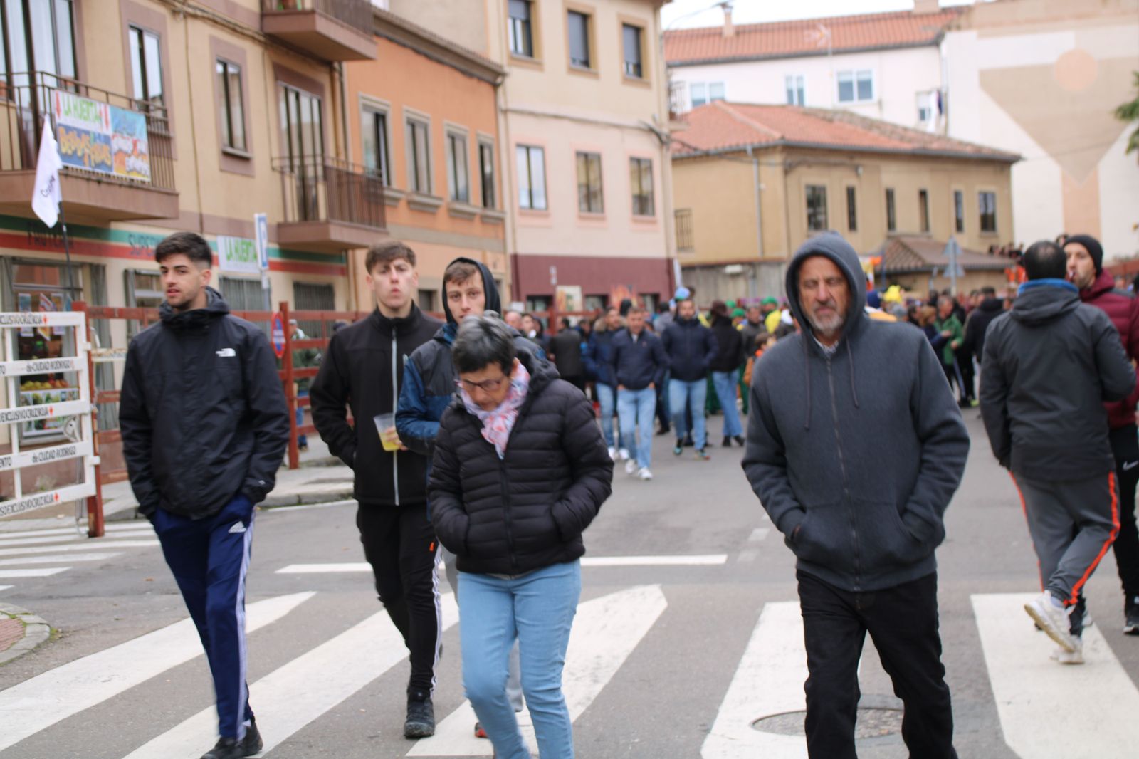 ambiente-durante-el-encierro-urbano-de-ciudad-rodrigo-sabado-10-de-febrero-fotos-s24h-23
