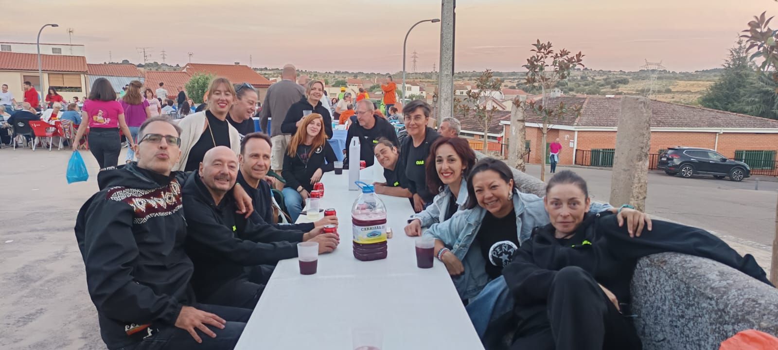 Los vecinos de Pereña de la Ribera se van de cena popular