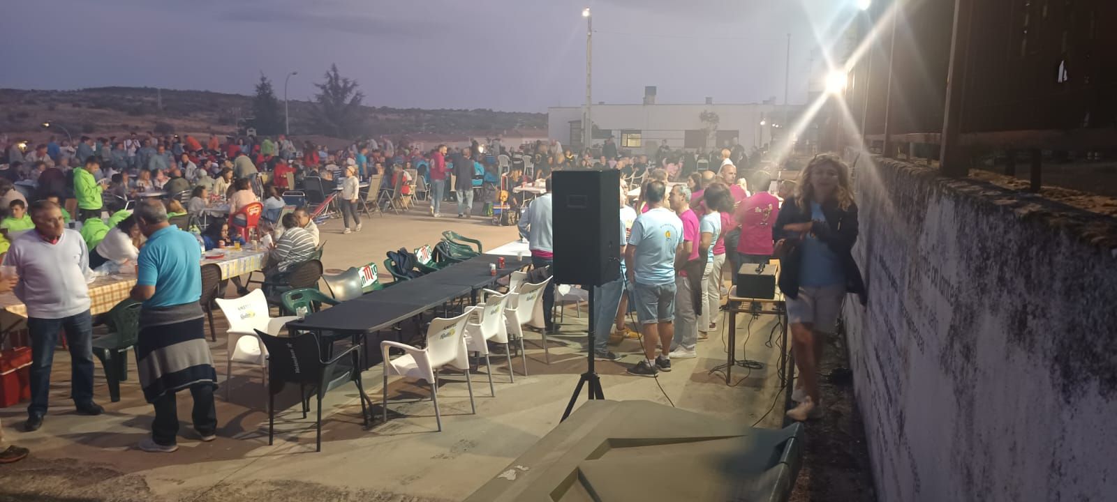 Los vecinos de Pereña de la Ribera se van de cena popular