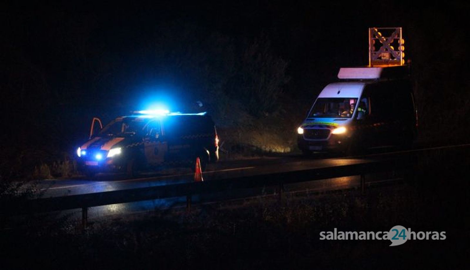 Vuelca un camión en la A 62 a su paso por Aldeanueva de Figueroa (3)