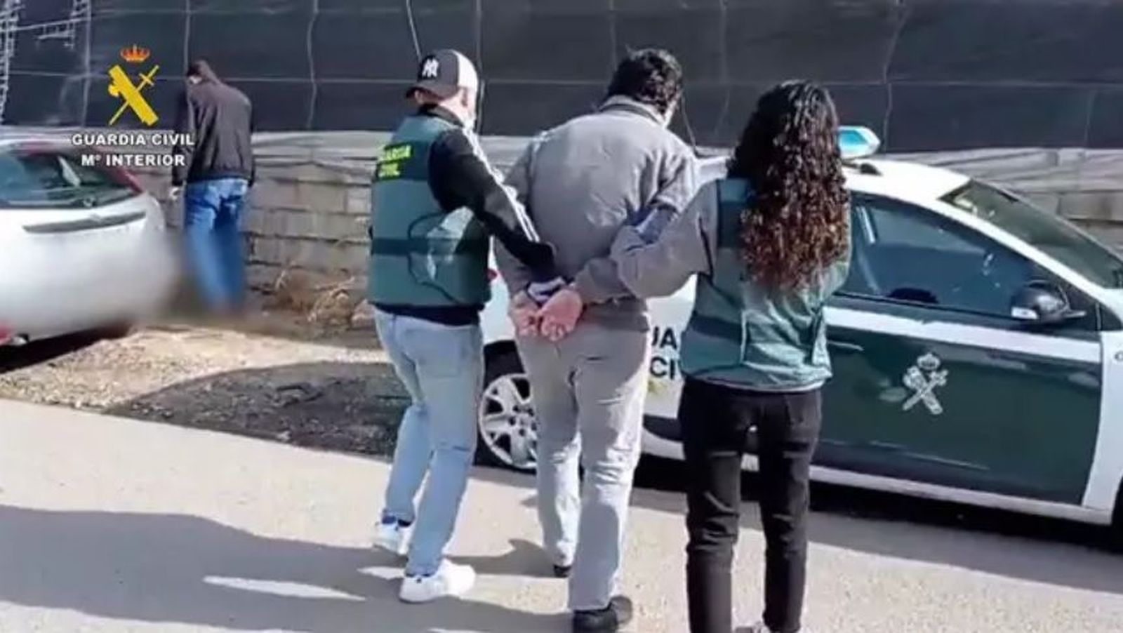 Agentes detienen en Vícar (Almería) al acusado de ciberacosar sexualmente a menores de edad. FOTO: EP