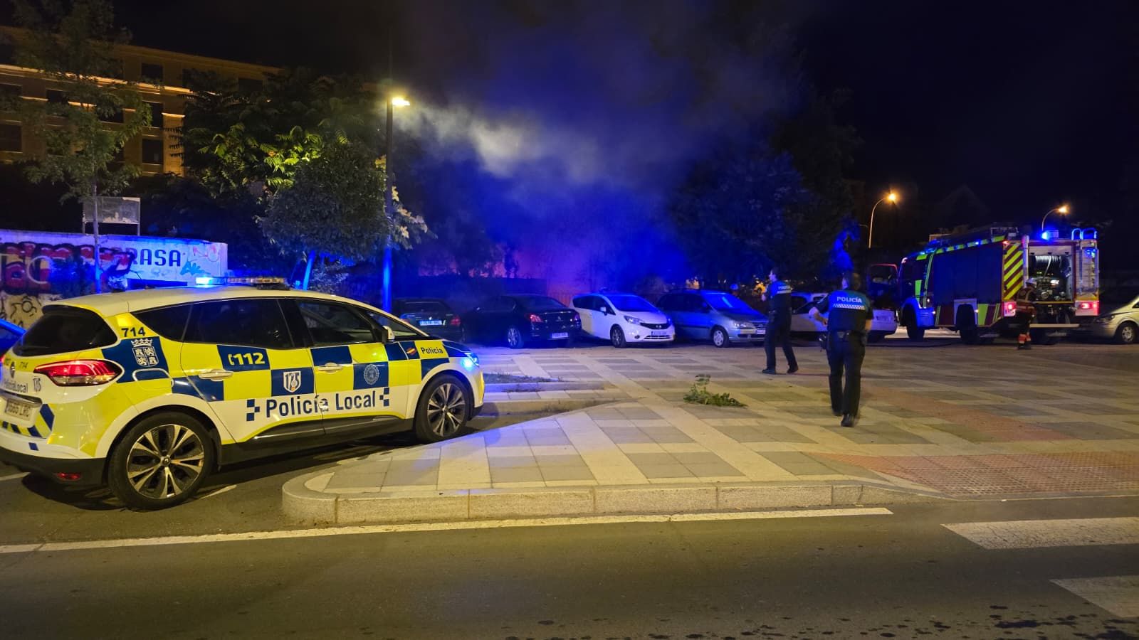 Arde un vehículo junto a la plaza de toros de Salamanca