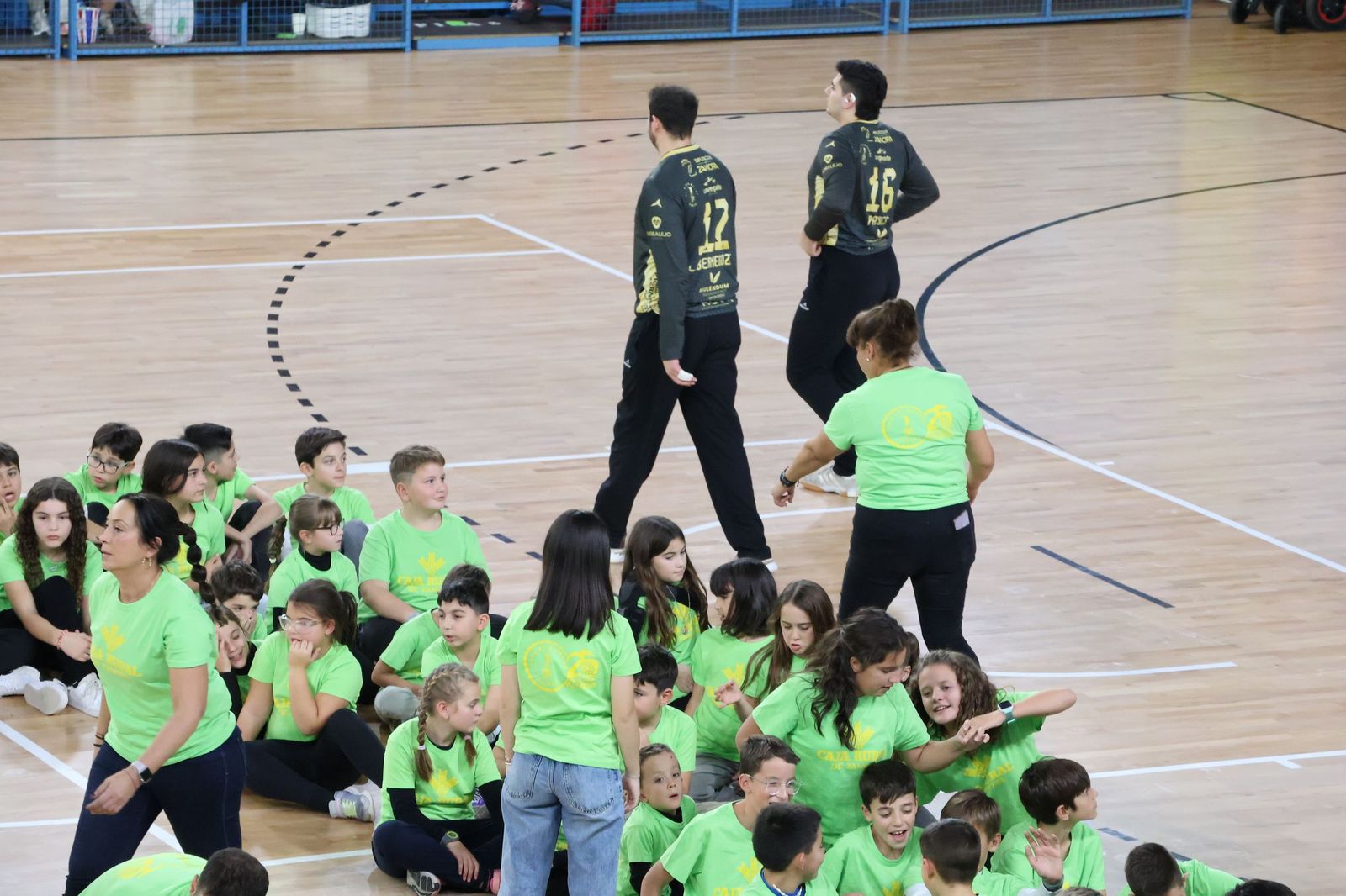 GALERÍA | El Club Balonmano Zamora celebra su 25º aniversario con una imagen muy especial