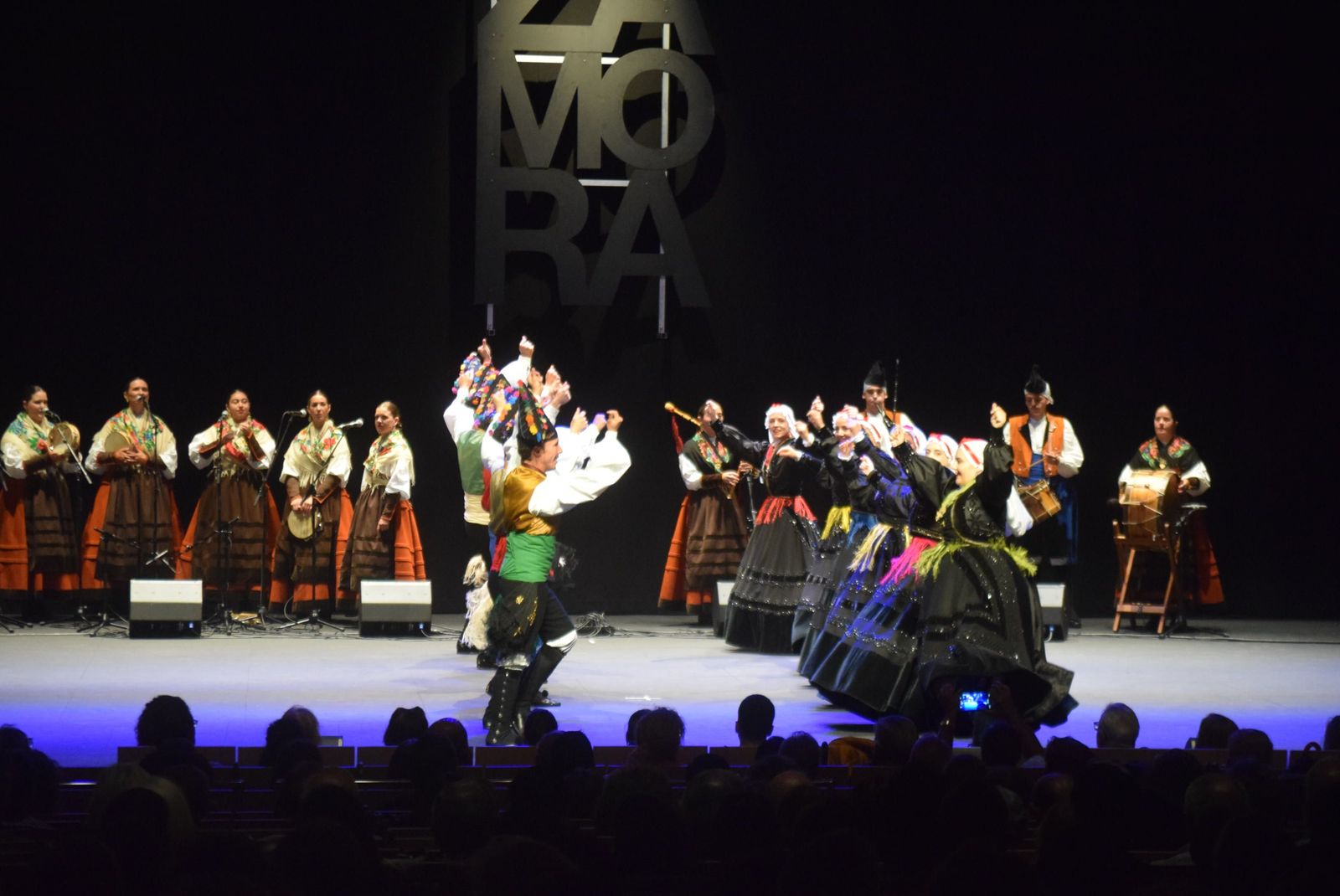 gala-de-clausura-del-festival-internacional-de-folklore-de-zamora-35