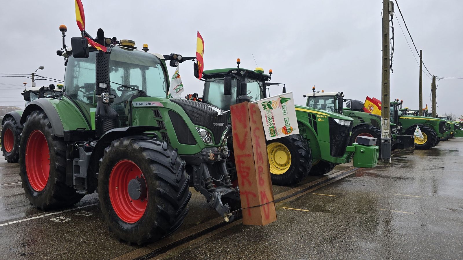En imágenes la marcha con tractores y vehículos de campo en Salamanca en protesta contra Mercosur
