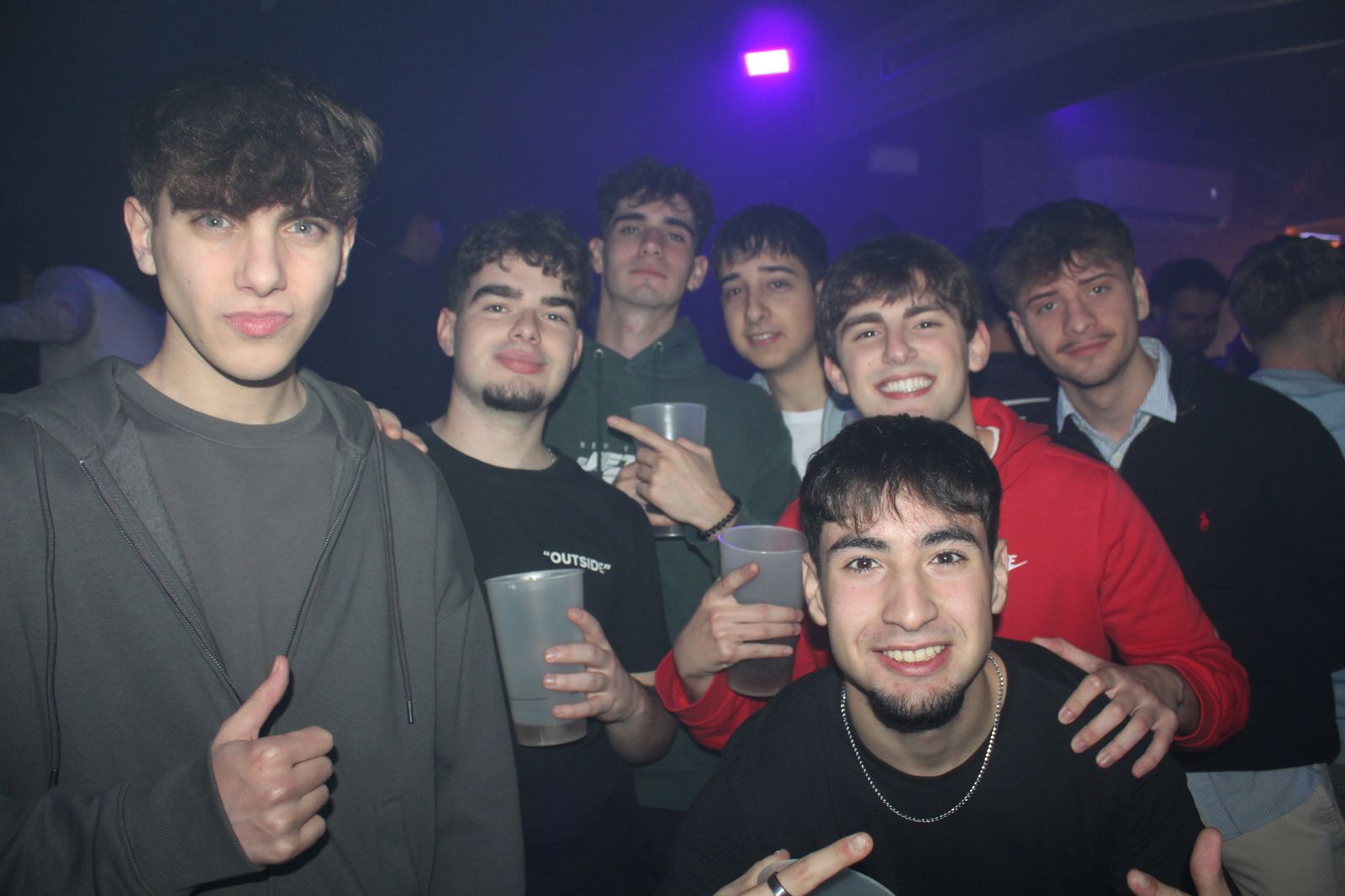 El Fin de Año Universitario continua por los bares de la capital del Tormes tras las doce campanadas