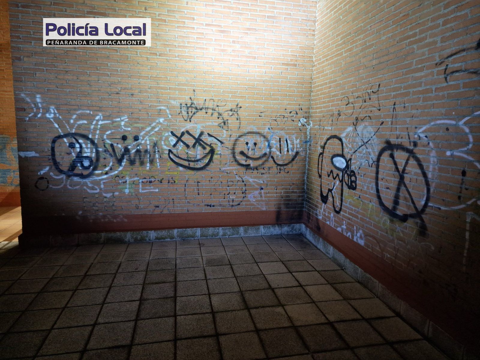 Grafitis. Policía Local de Peñaranda de Bracamonte Grafitis. Policía Local de Peñaranda de Bracamonte