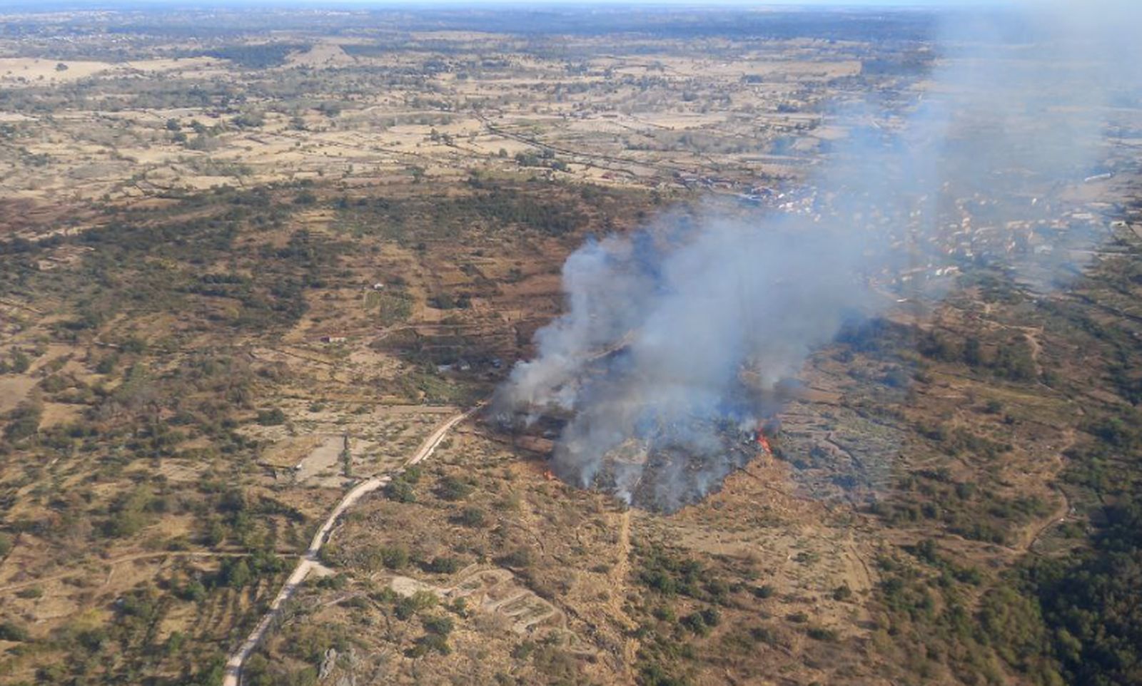 Incendio forestal en las inmediaciones de Mieza