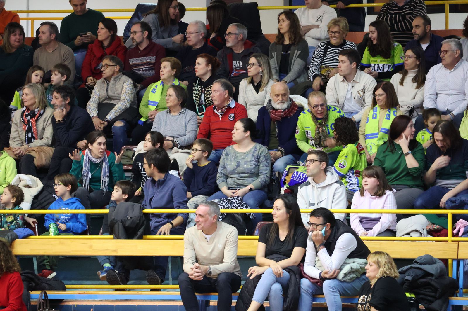 aficion-del-balonmano-zamora-en-el-angel-nieto-3