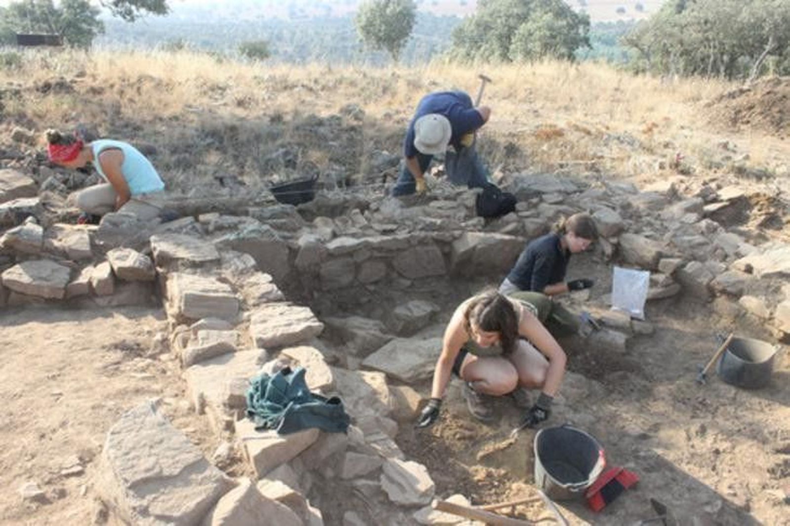 Las excavaciones de El Castillón descubren el yacimiento de un poblado tardorromano