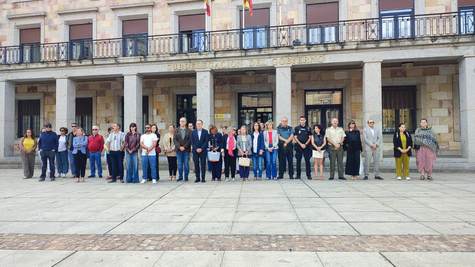 Imagen del minuto de silencio celebrado este martes en Zamora