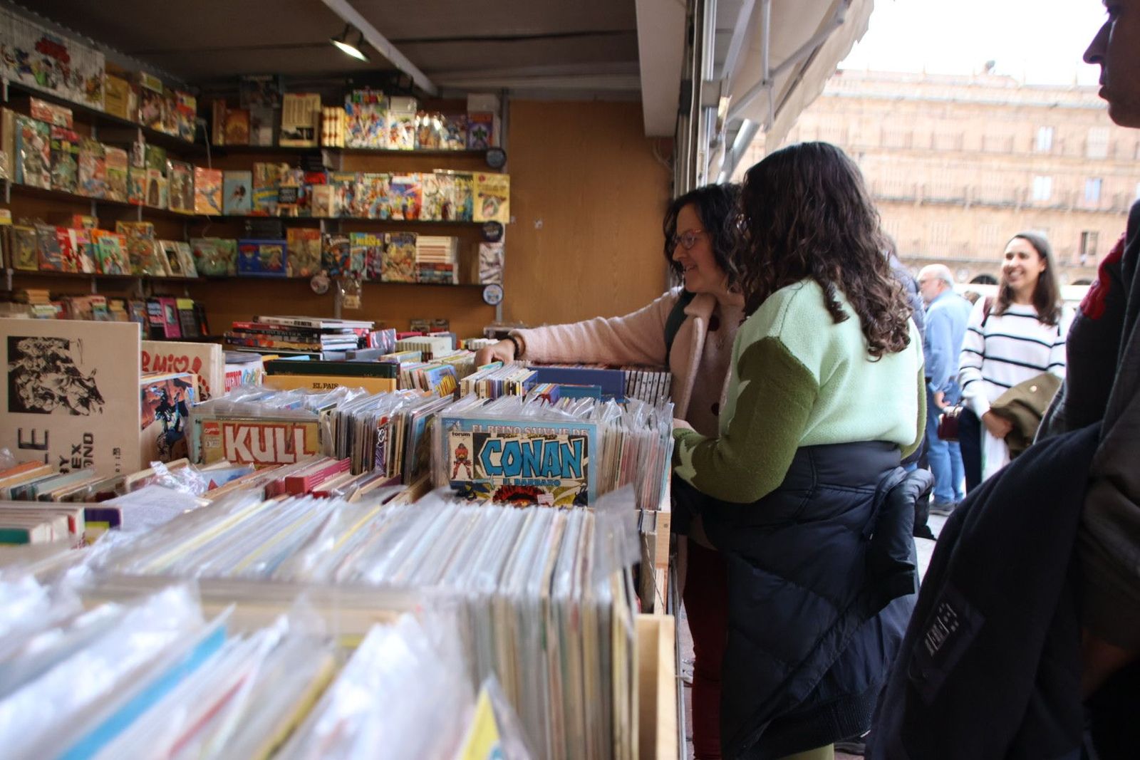 Inauguración de la 30º Feria del Libro Antiguo y de Ocasión vuelve a la Plaza Mayor. Foto de archivo Inauguración de la 30º Feria del Libro Antiguo y de Ocasión vuelve a la Plaza Mayor. Foto de archivo