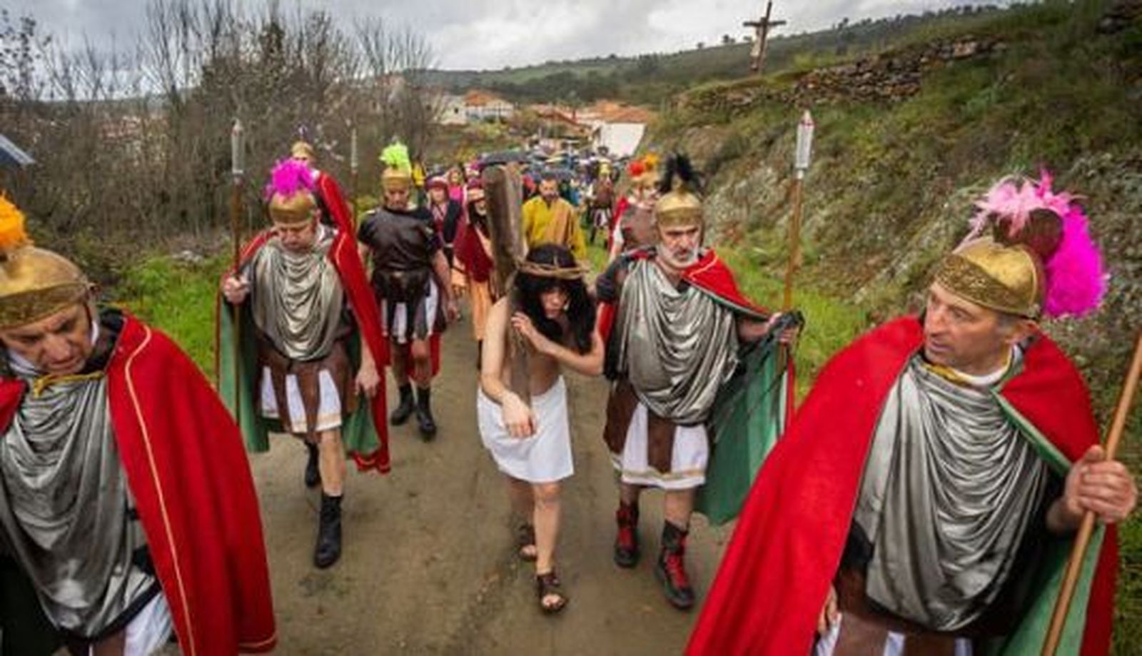 Vecinos de Serradilla del Arroyo representan la Pasión de Cristo en el Viernes Santo. Fotos José Vicente ICAL (7)
