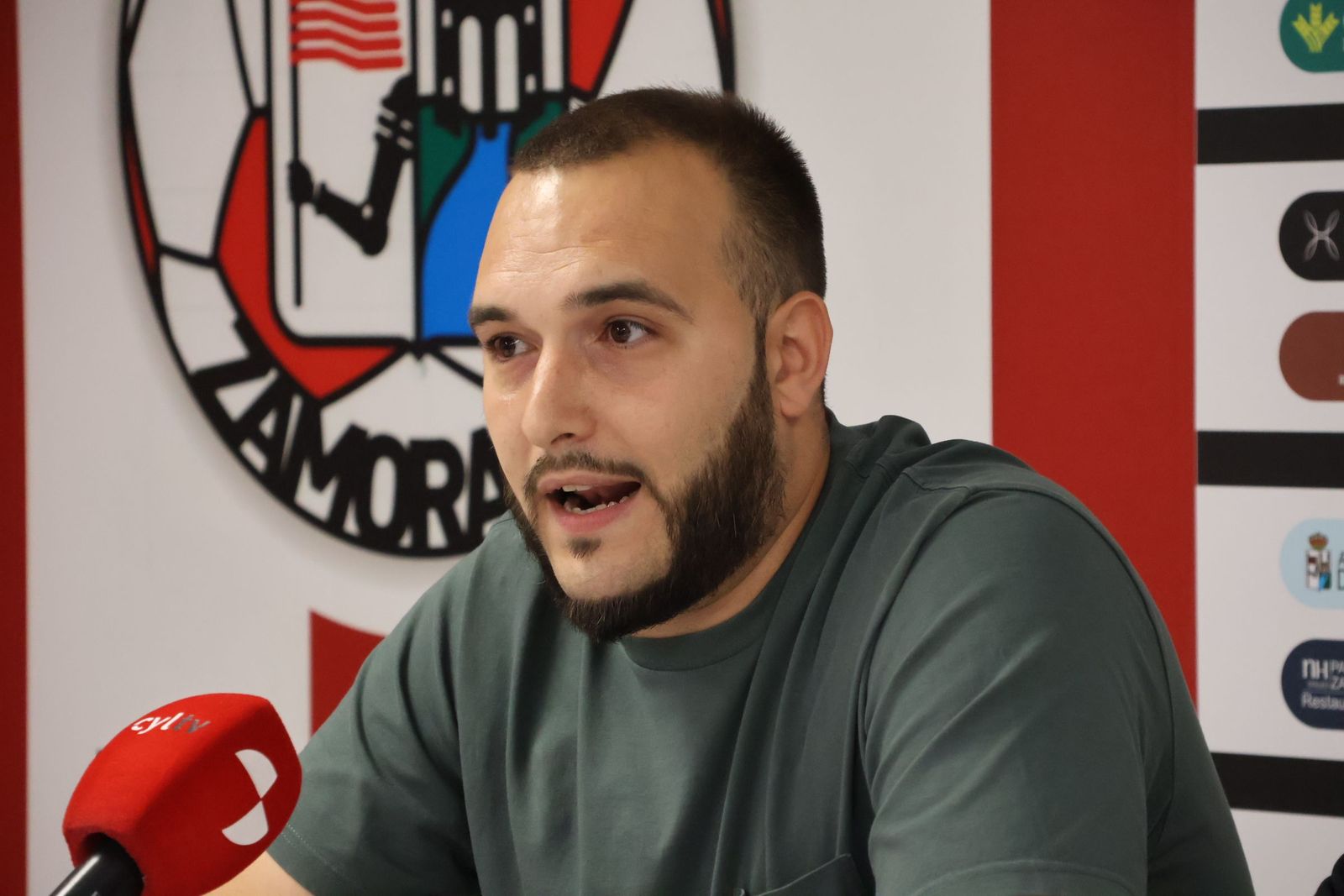 presentacion-de-juan-sabas-como-nuevo-tecnico-del-zcf-4