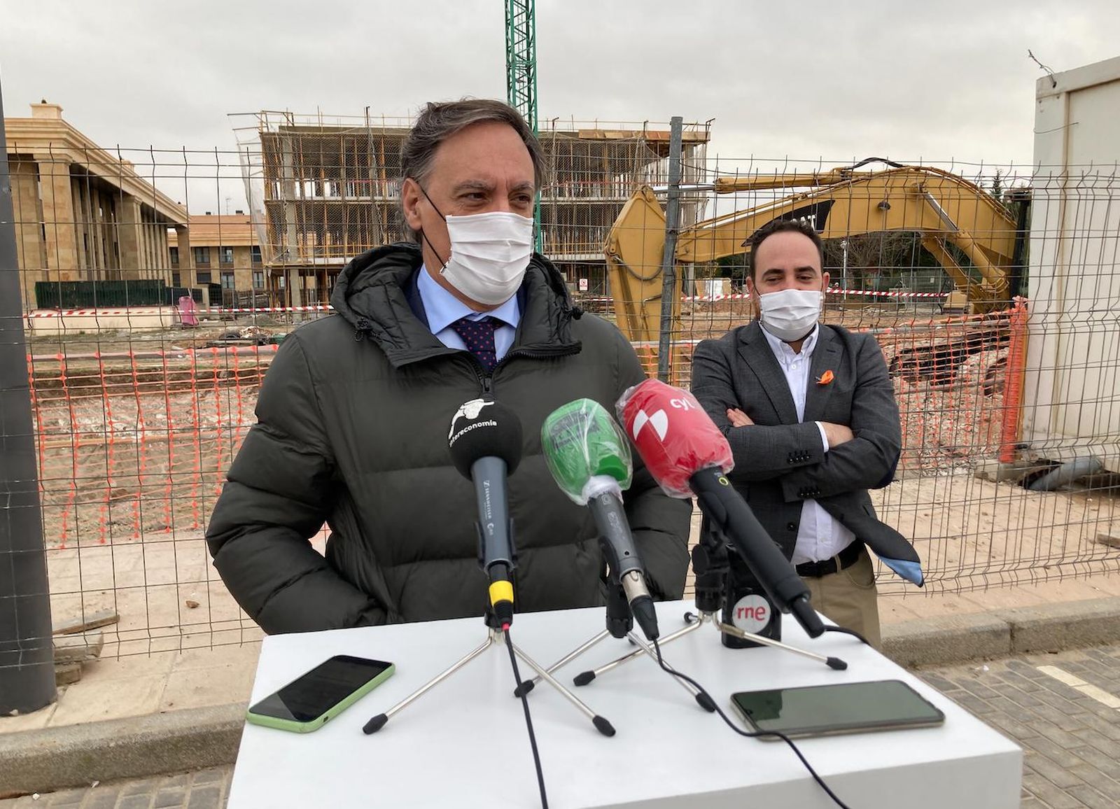 El alcalde de Salamanca, Carlos García Carbayo, y el concejal de Fomento, Daniel Llanos