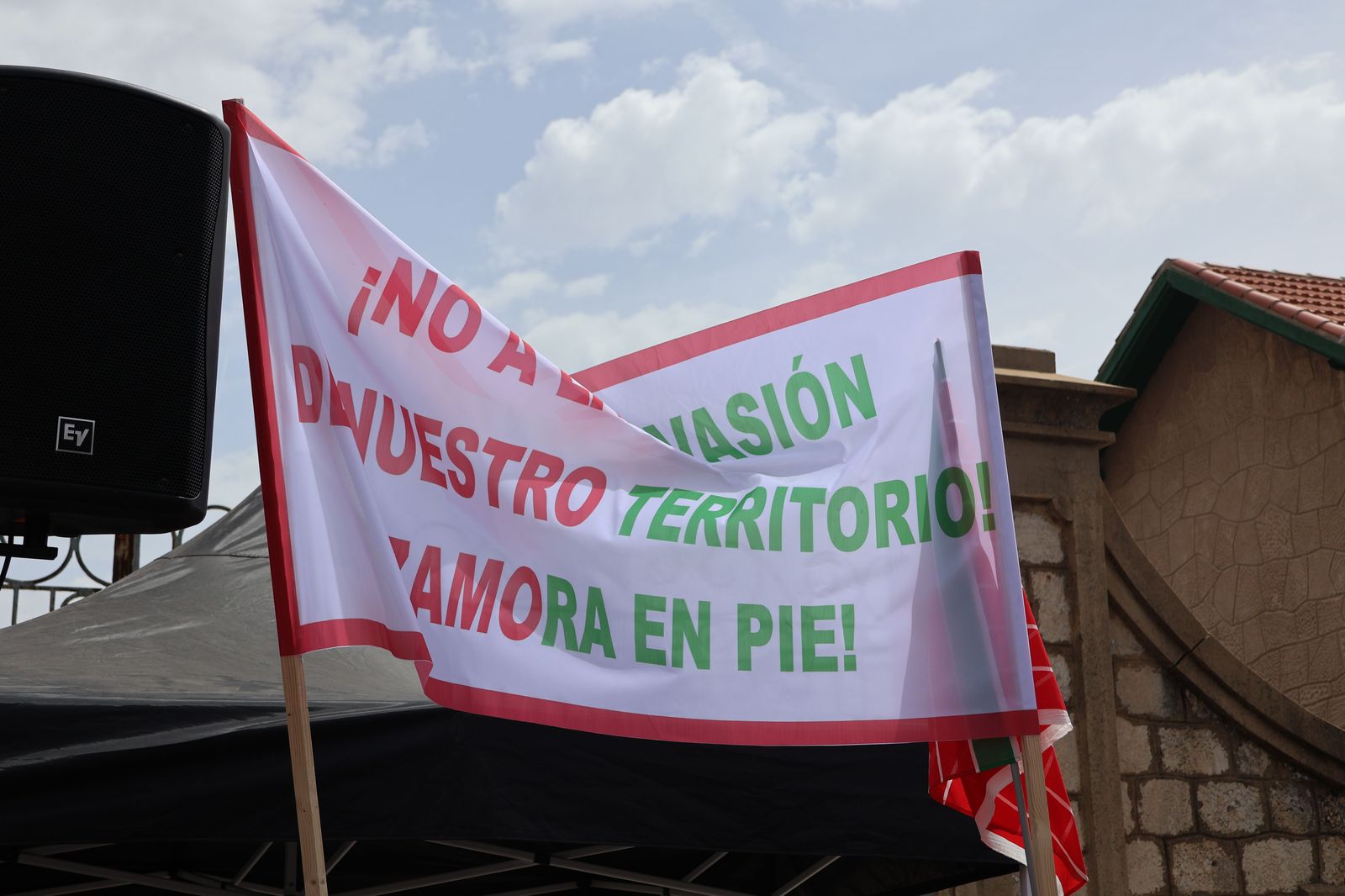 manifestacion-contra-la-perida-de-servicios-de-ave-93