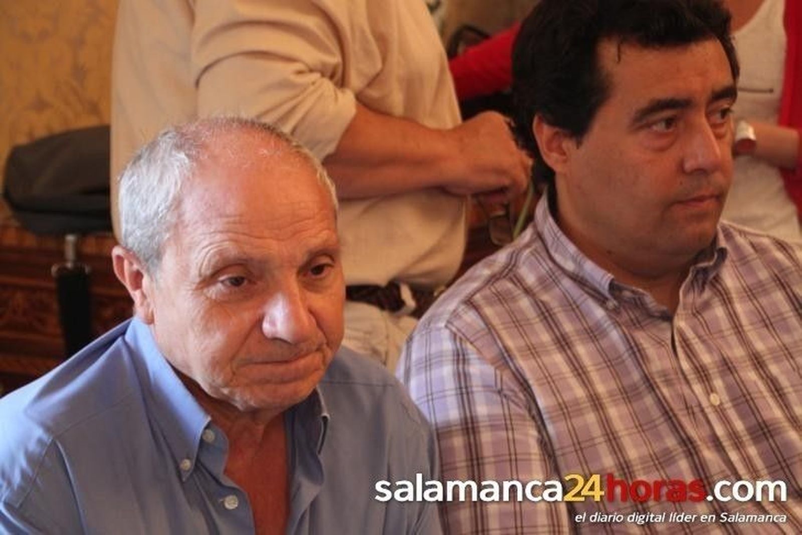 Homenaje a vecinos centenarios