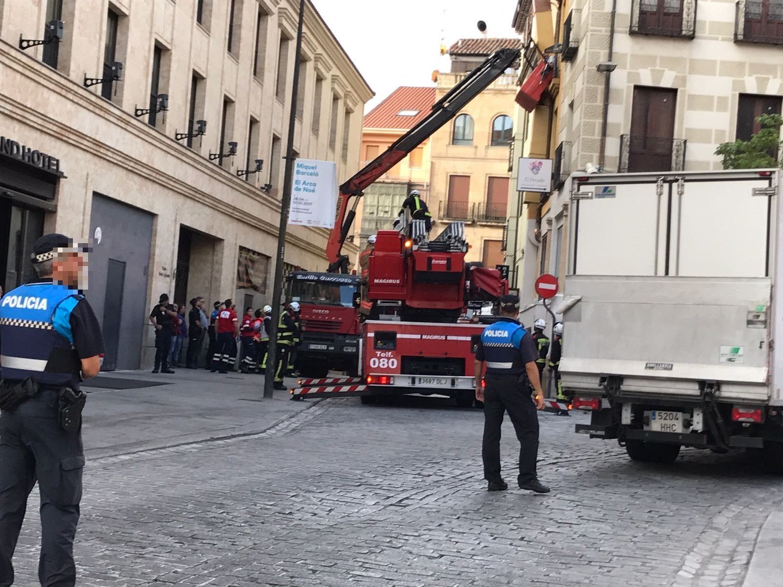 Accidente laboral en la plaza de Poeta Iglesias. Foto de archivo