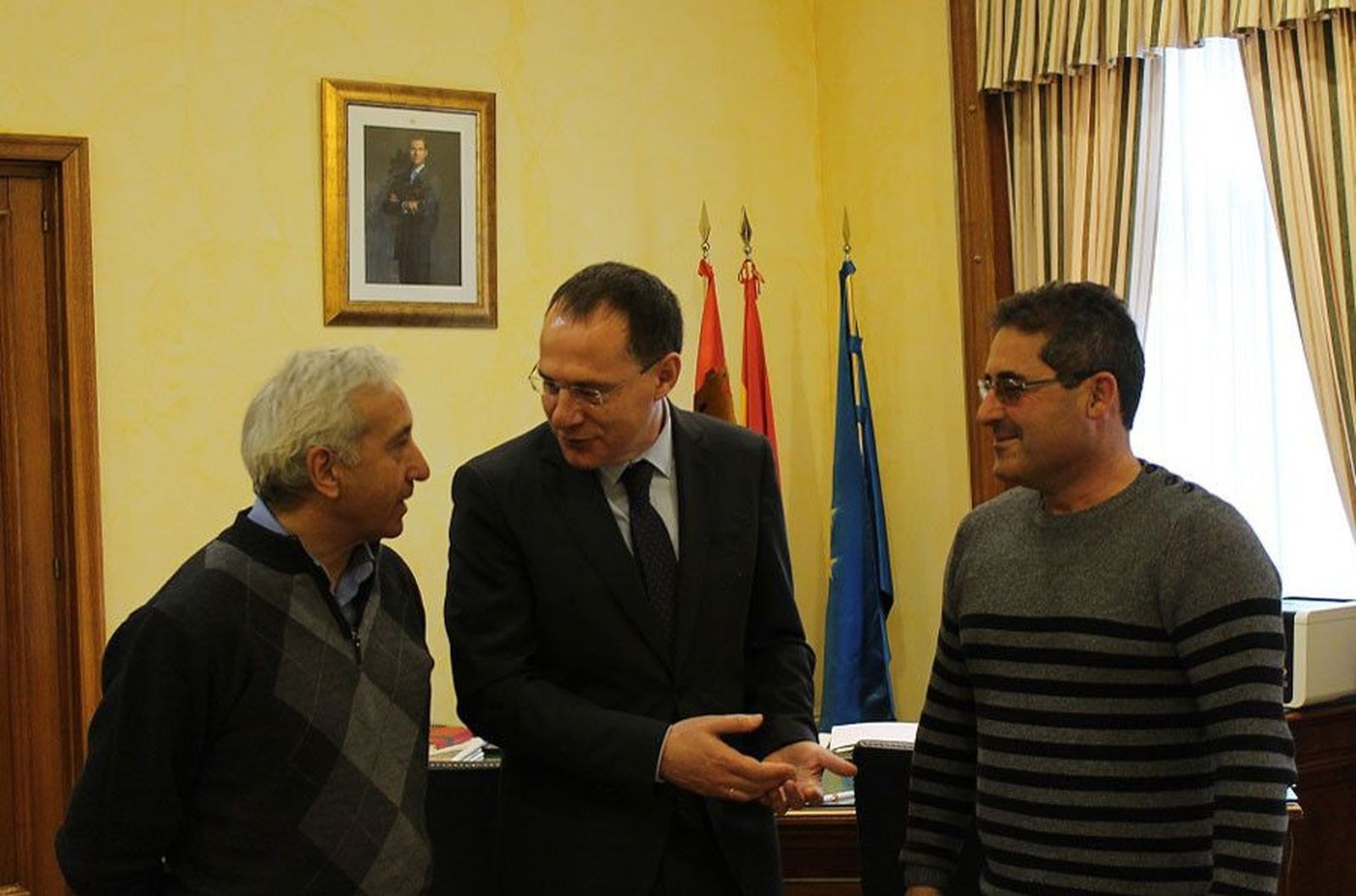 Foto con alcalde Vezdemarbán