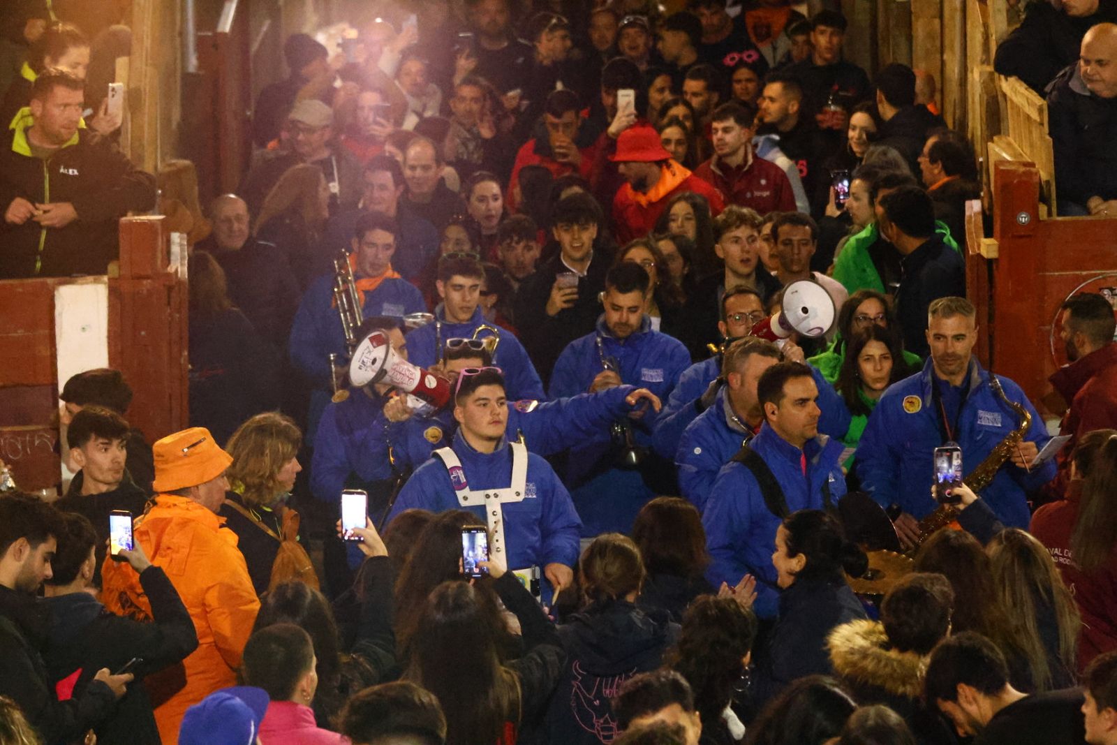 Capea nocturna de lunes en el Carnaval del Toro 2026