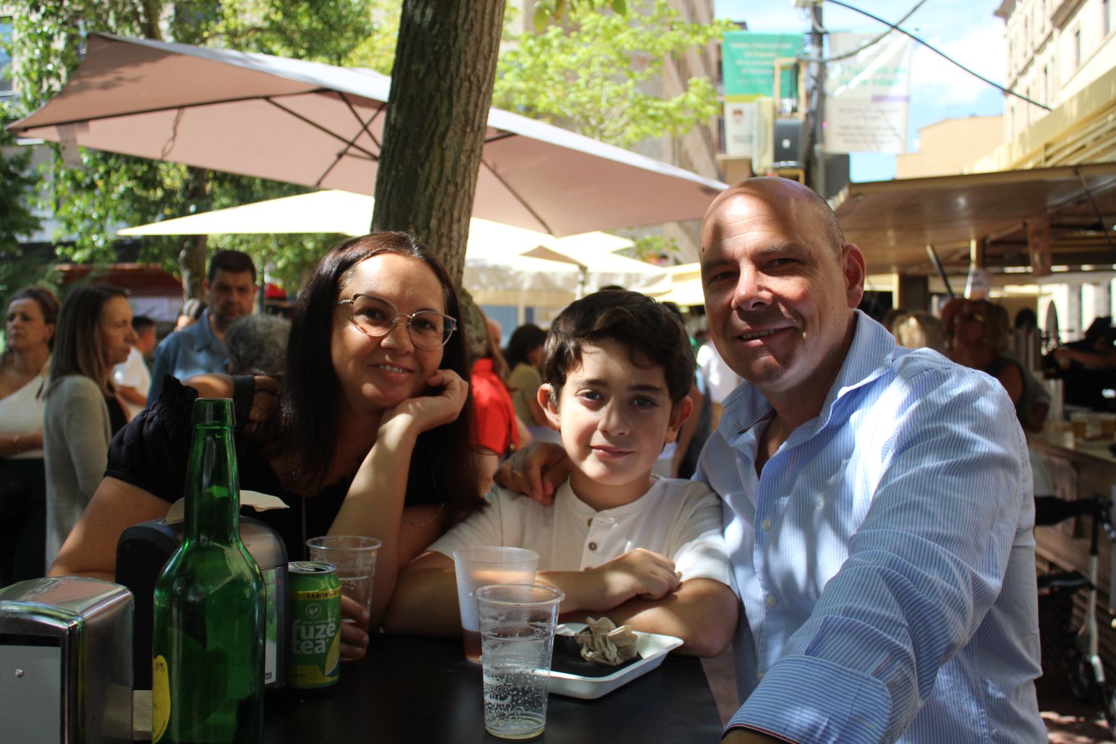 Ambiente en la Feria de Día en el mediodía de este