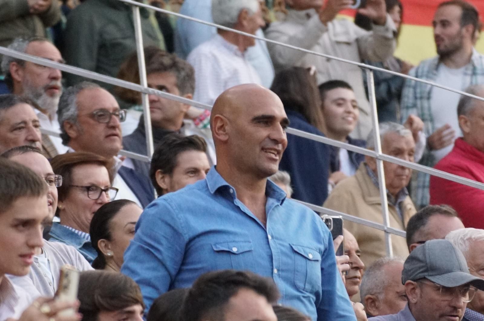 resumen-fotografico-del-ambiente-en-los-tendidos-de-la-glorieta-durante-la-corrida-concurso-22-de-septiembre-fotos-juanes-31