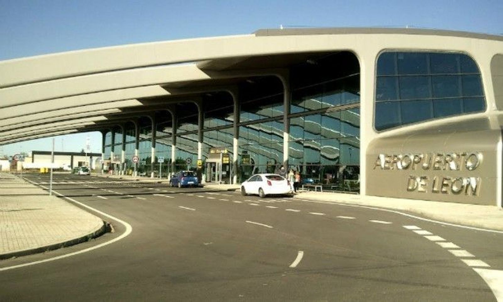El aeropuerto de León arranca hoy su oferta de rutas de verano