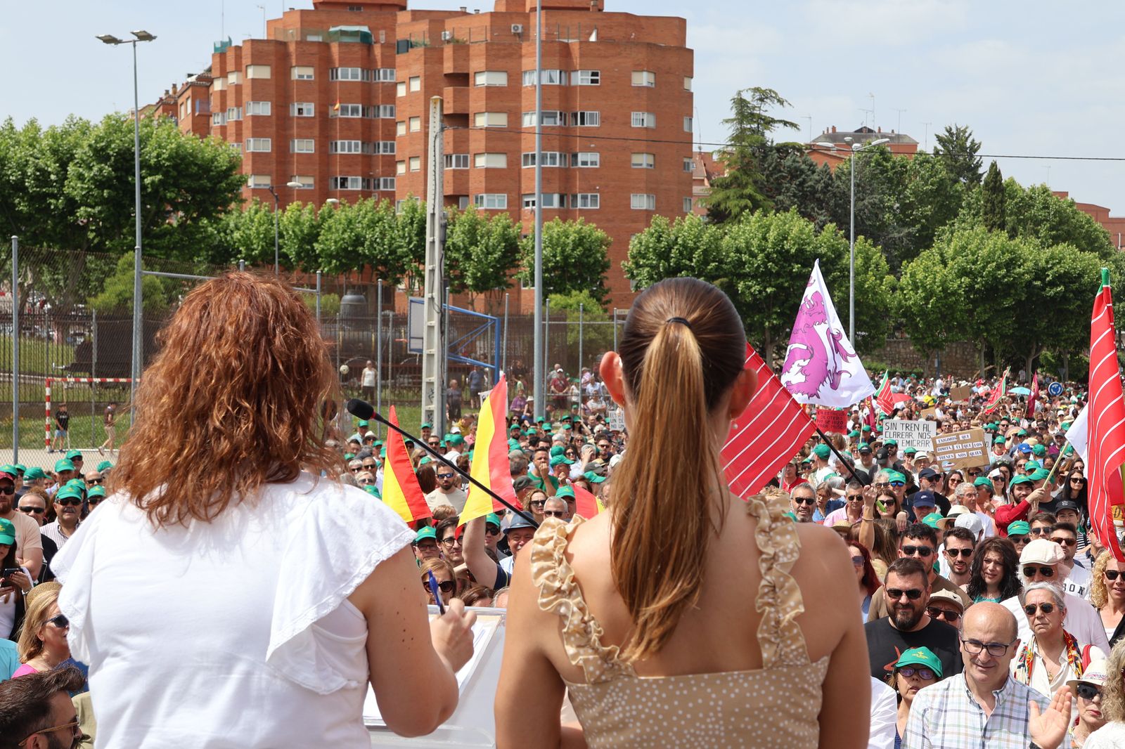 manifestacion-contra-la-perida-de-servicios-de-ave-99
