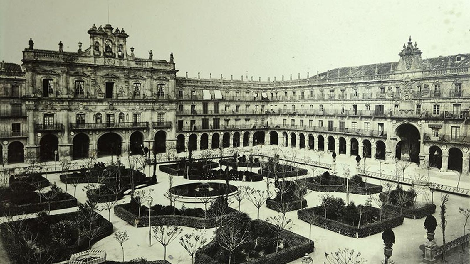 Pégot Ogier, Eugène. Salamanca, Plaza Mayor. 1877. Albúmina. (CFRivero)
