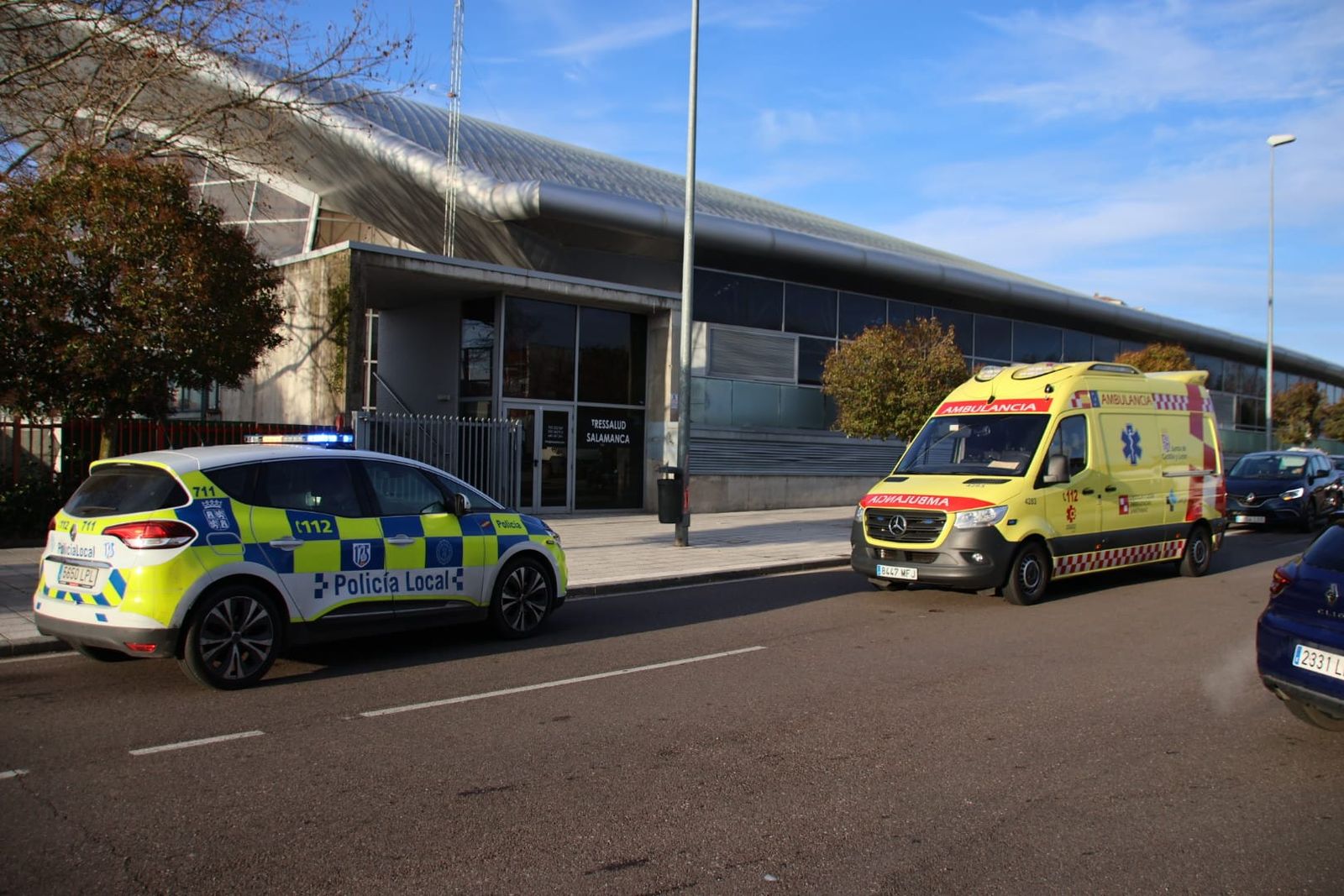 policia-local-y-ambulancia-en-un-atropello-en-la-calle-rafael-lapesa-6