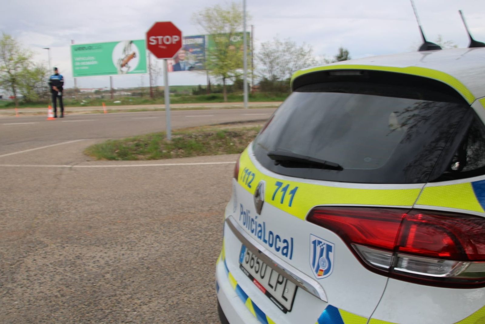 Accidente entre un motorista y un turismo en la avenida de los Agustinos Recoletos