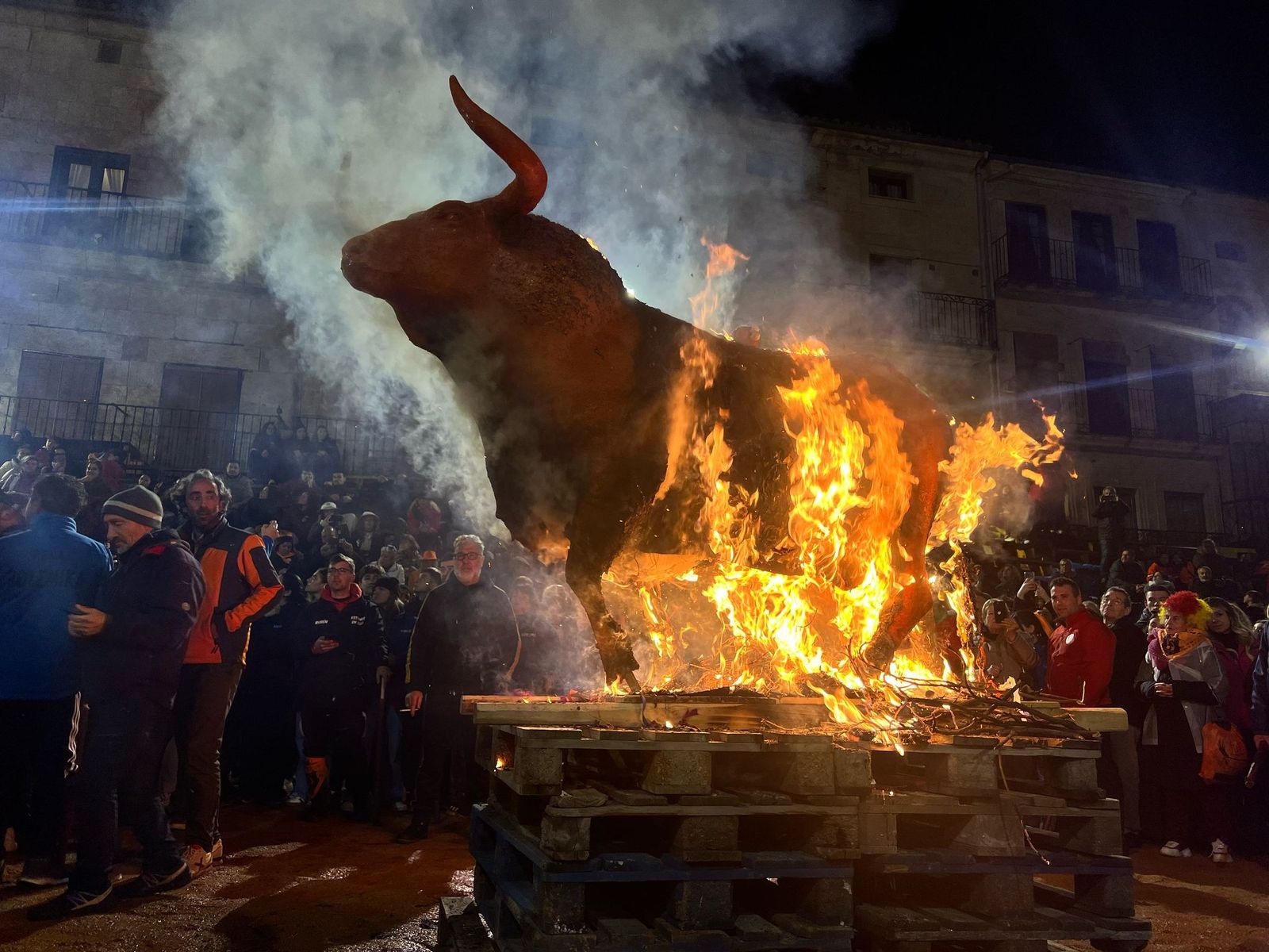 quema-del-toro-de-cenizos-carnaval-del-toro-ciudad-rodrigo-2025-32