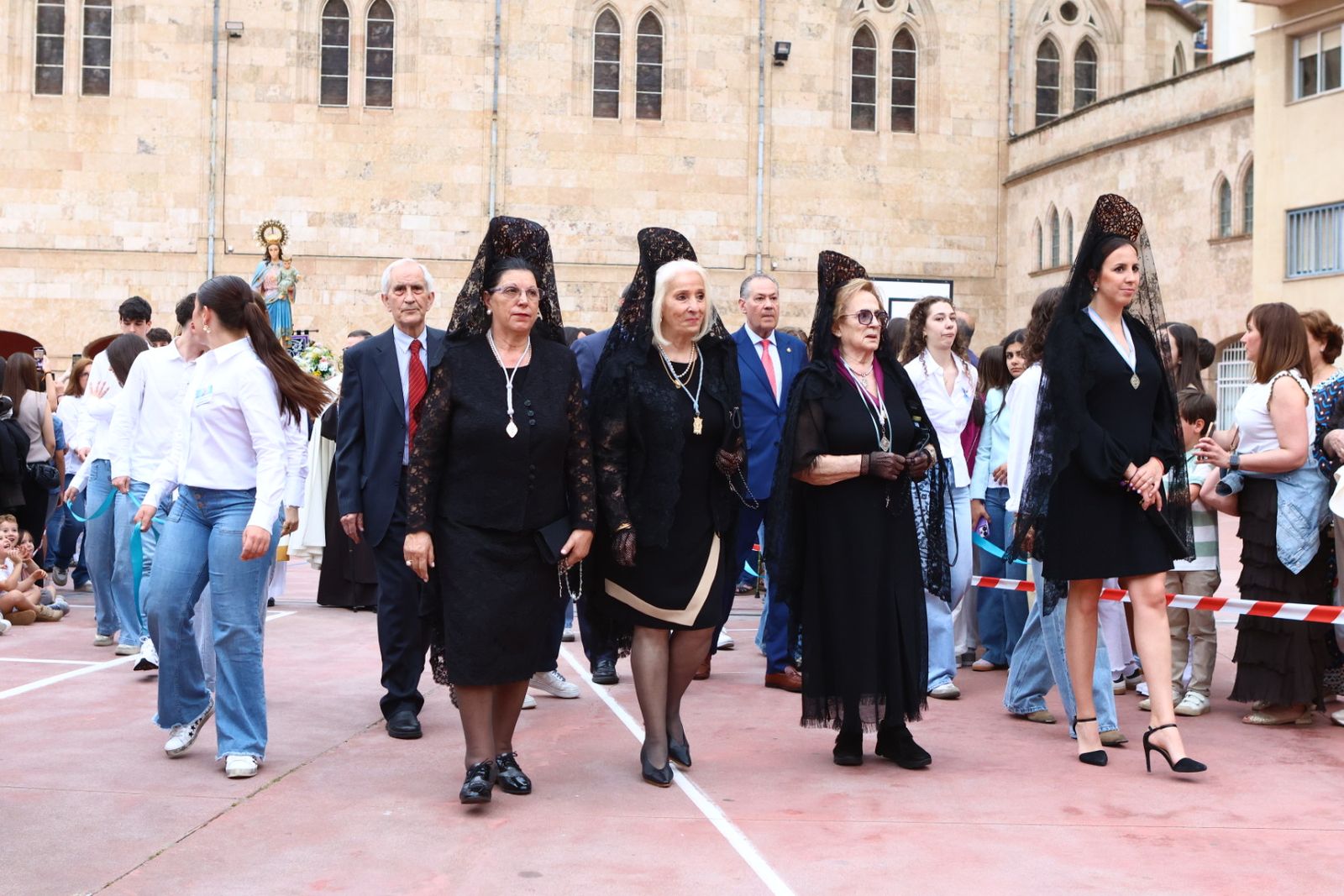 Procesión con motivo de la festividad de María Auxiliadora