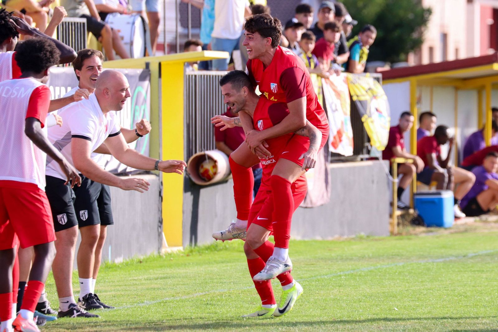 Razvan celebra su gol en el Mojados - UD Santa Marta