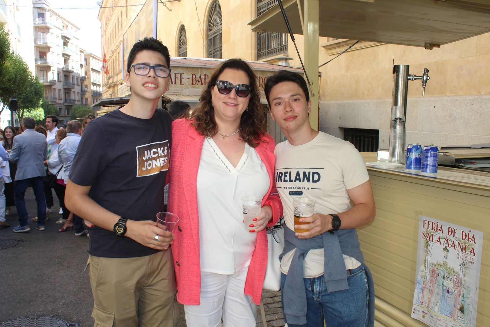 Ambiente en la Feria de Día en el mediodía de este jueves