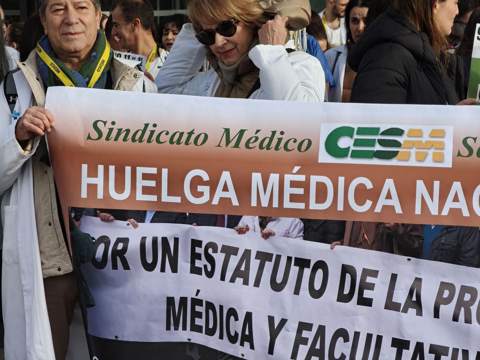 Los médicos se concentran en Salamanca a las puertas del CAUSA por la huelga de facultativos