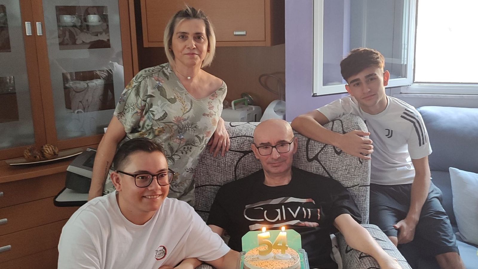 Rafael y Lourdes junto a sus hijos