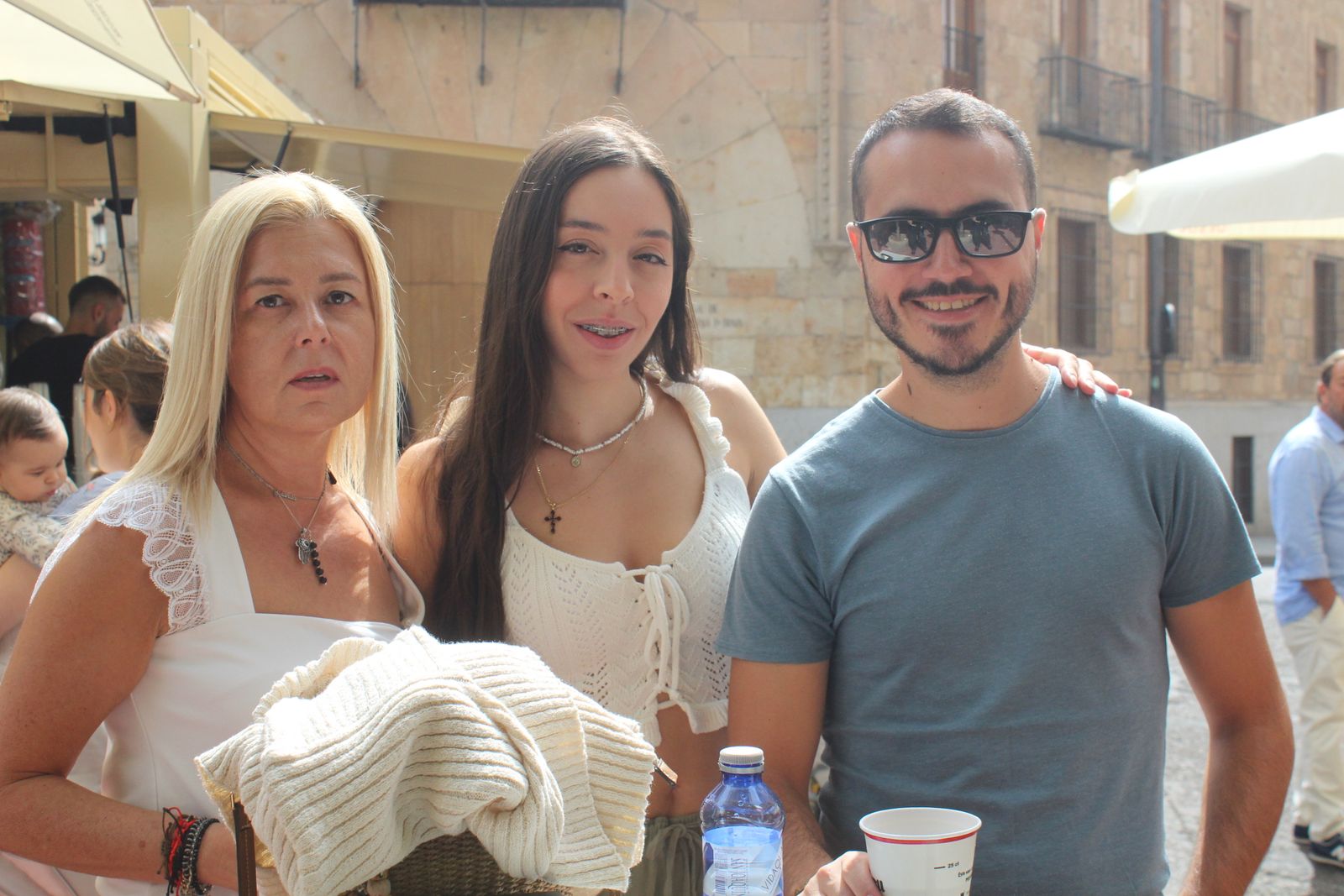 Ambiente en la Feria de Día en el mediodía de este domingo