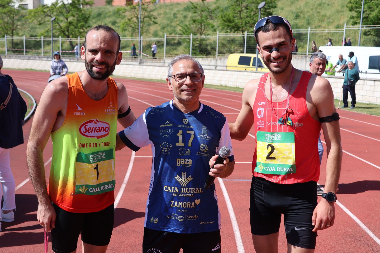 GALERÍA | Revive en imágenes la llegada a meta de los atletas en la Media Maratón de Zamora