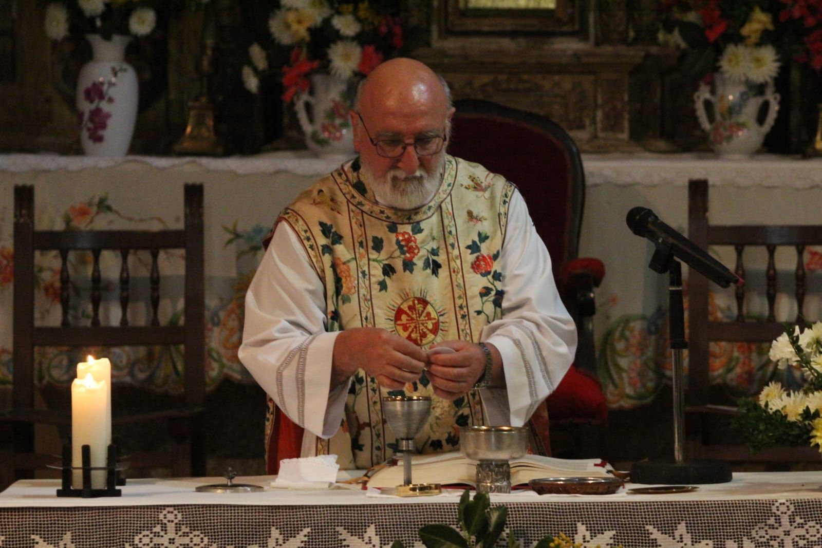 solemne-misa-en-la-iglesia-del-robledo-de-sequeros-procesion-y-ofertorio-1