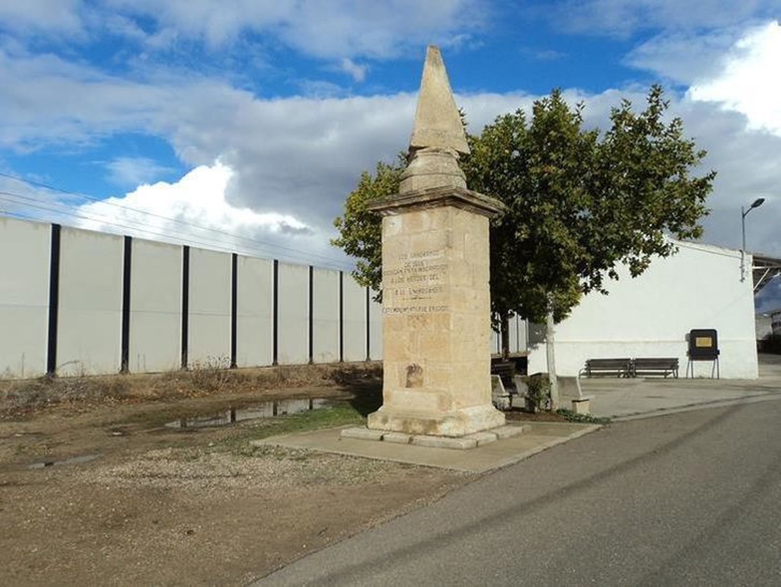 Monolito a los héroes de Villagodio